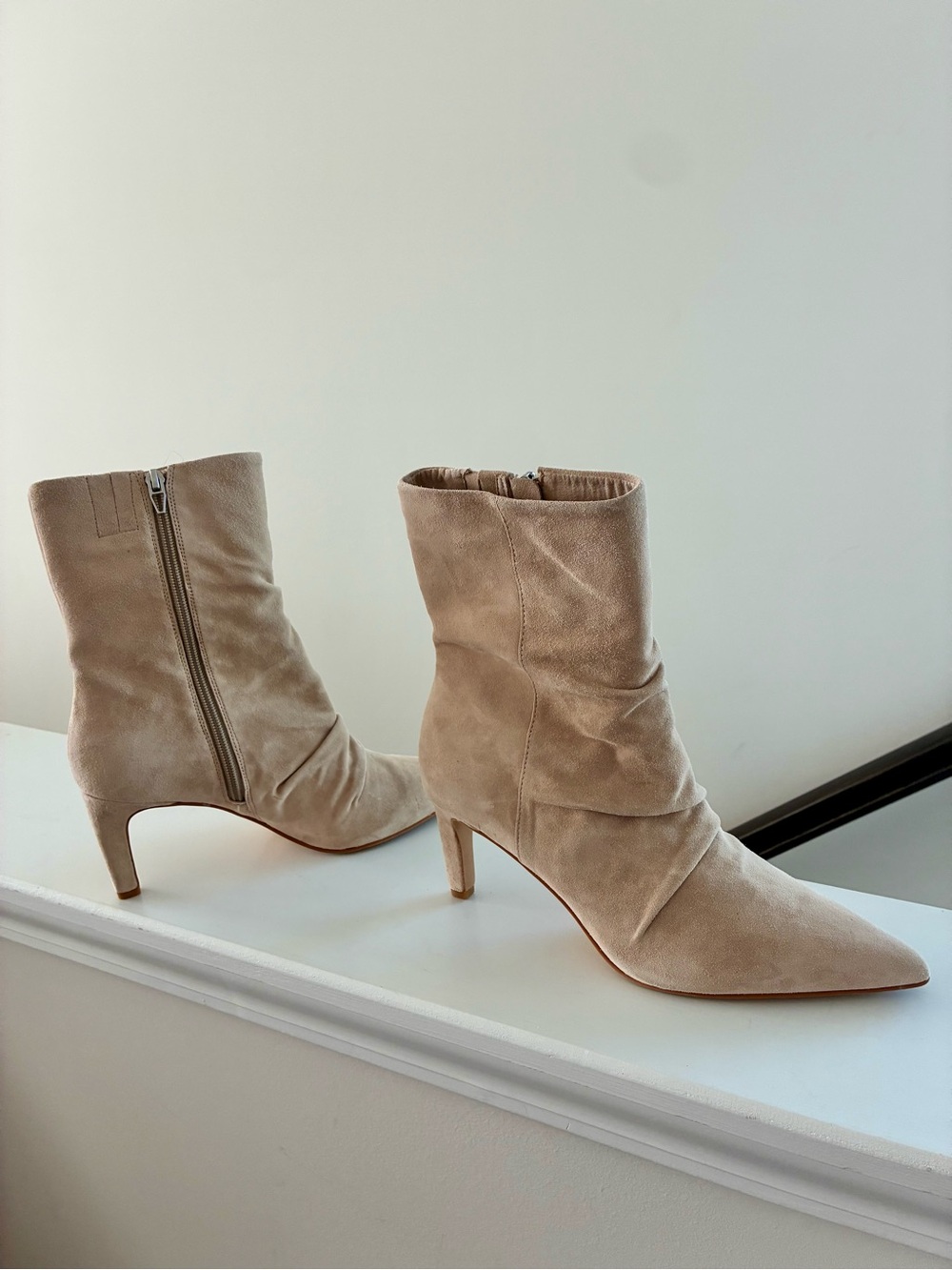 Dolce Vita Fernly Women's Taupe Suede Pointed-Toe Ankle Boots 8